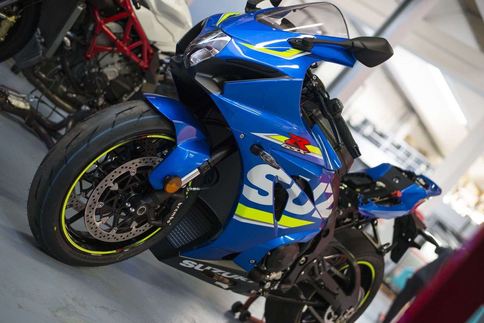 Una Suzuki GSXR1000 tutta da (ri)scoprire con Evo e Racing!